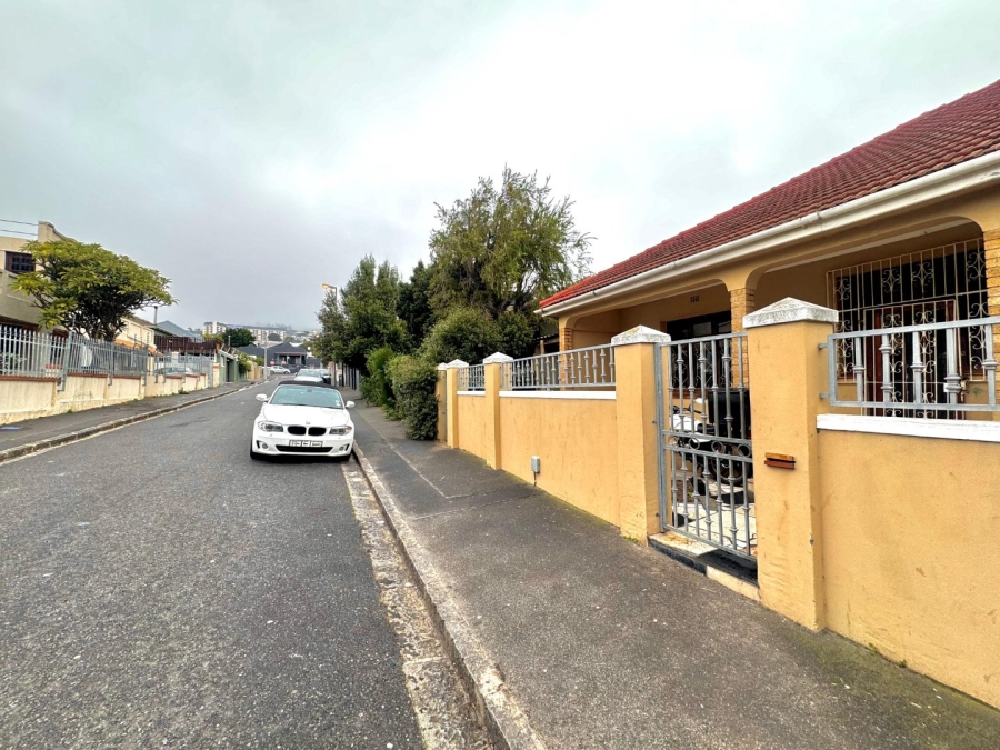 5 Bedroom Property for Sale in Woodstock Western Cape